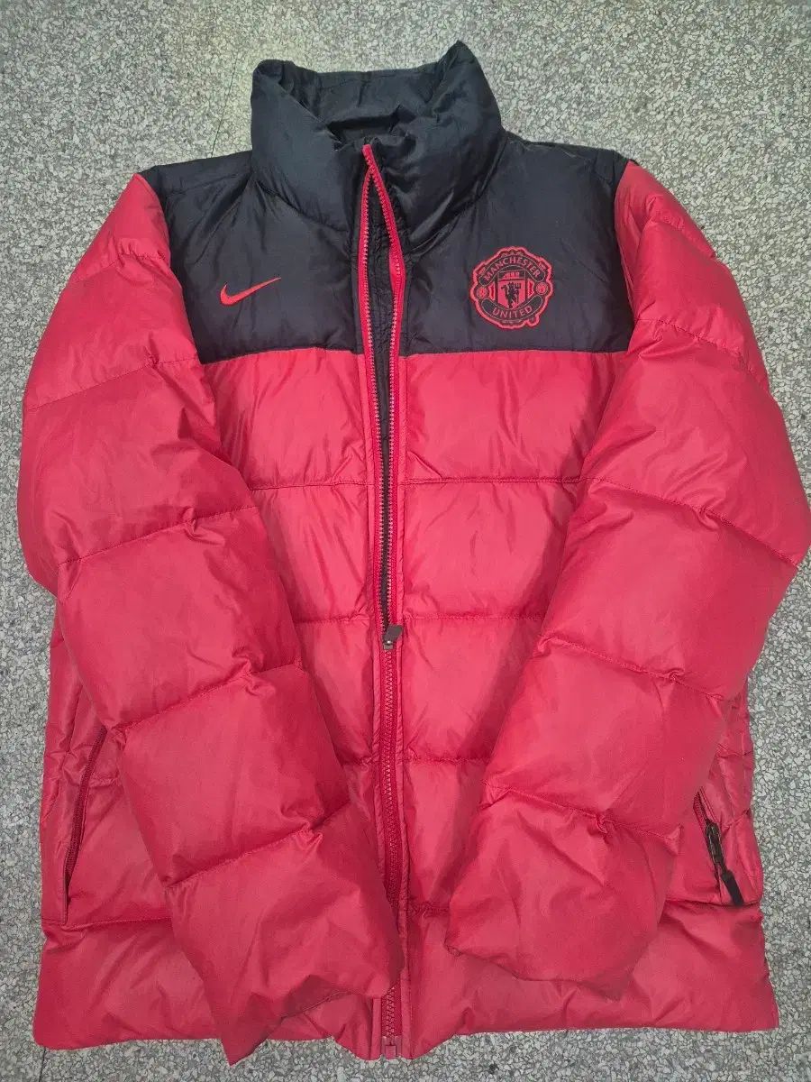 ナイキ マンチェスター ユナイテッド ダウン アウター レッド - メルカリ
