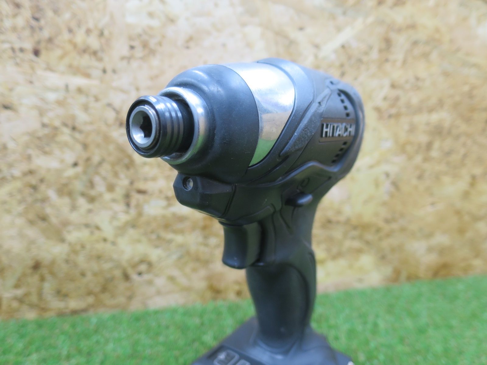 日立 HITACHI 14.4 V インパクトドライバー 本体のみ