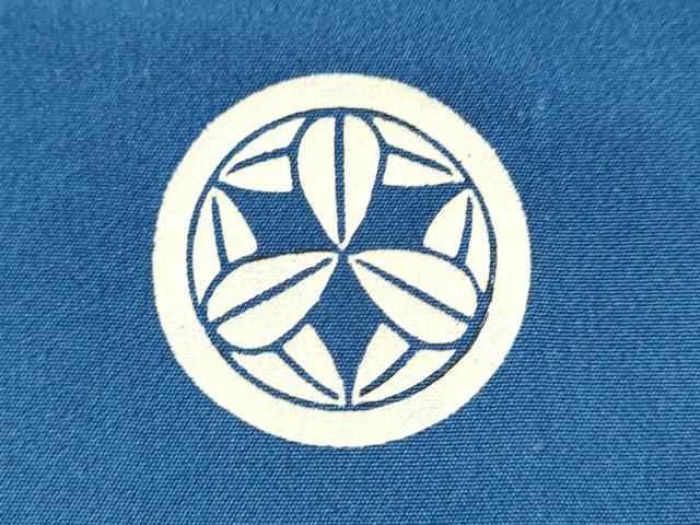 屏風草花文 金彩