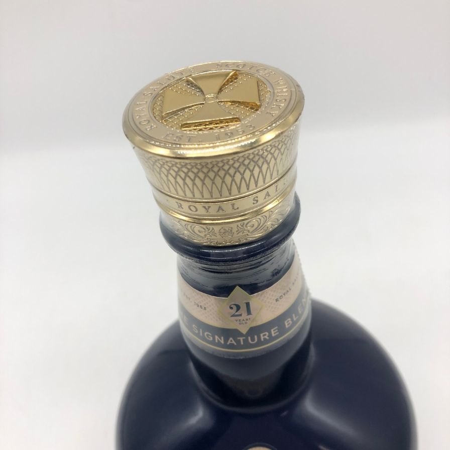 ロイヤルサルート 21年 青陶器ボトル 未開栓 - メルカリ