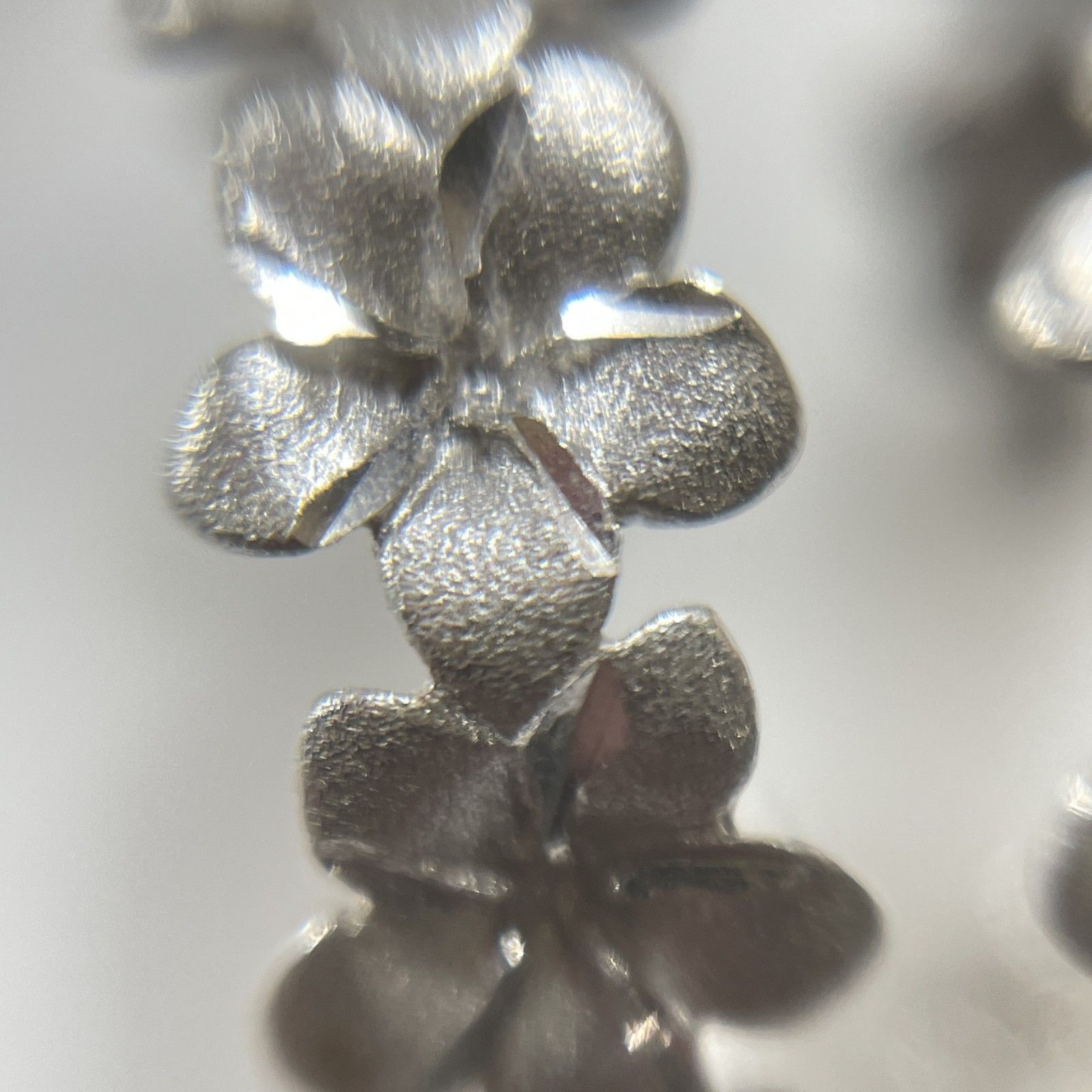 ☆ K14WG刻印 ホワイトゴールド ハワイアンフラワー フープピアス 両耳