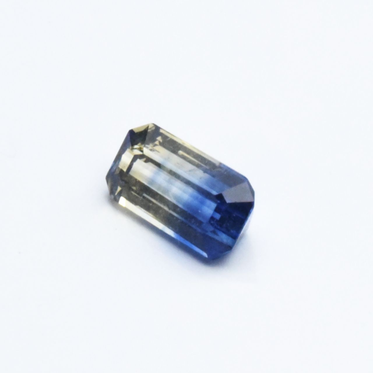 パーティ サファイア ブルー×イエロー エメラルドカット ルース 0.595 ct