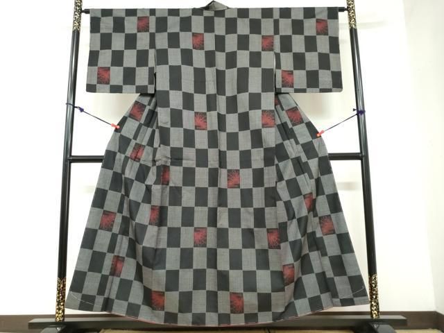 平和屋着物○本場大島紬 7マルキ 市松草葉文 正絹 逸品 未使用