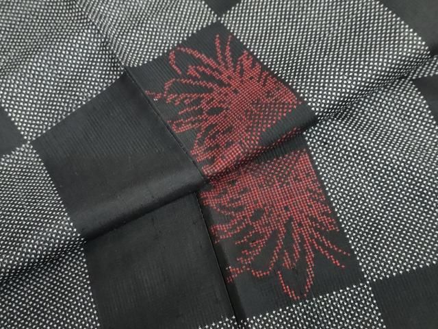 平和屋着物○本場大島紬 7マルキ 市松草葉文 正絹 逸品 未使用