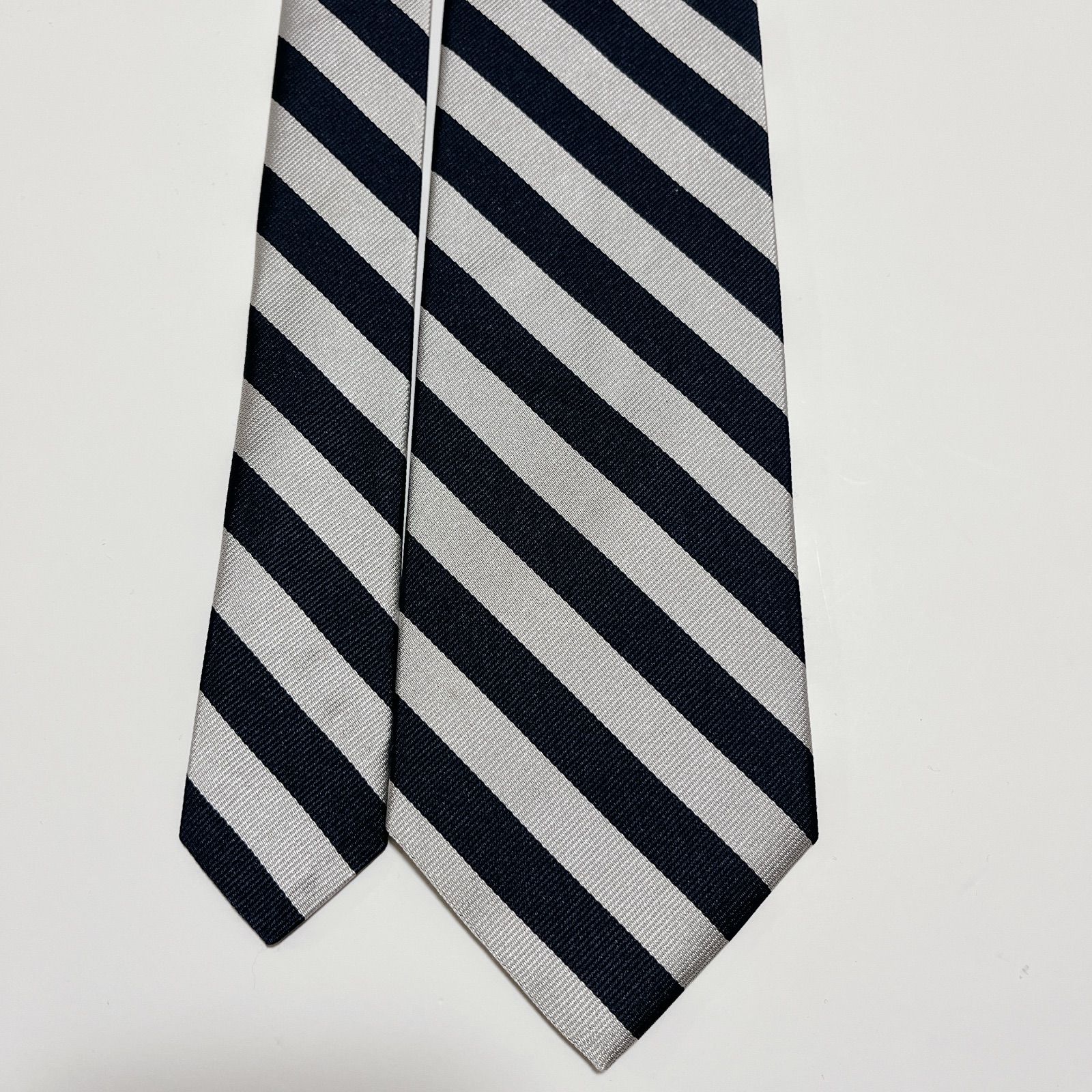 レジメンタル ストライプ柄