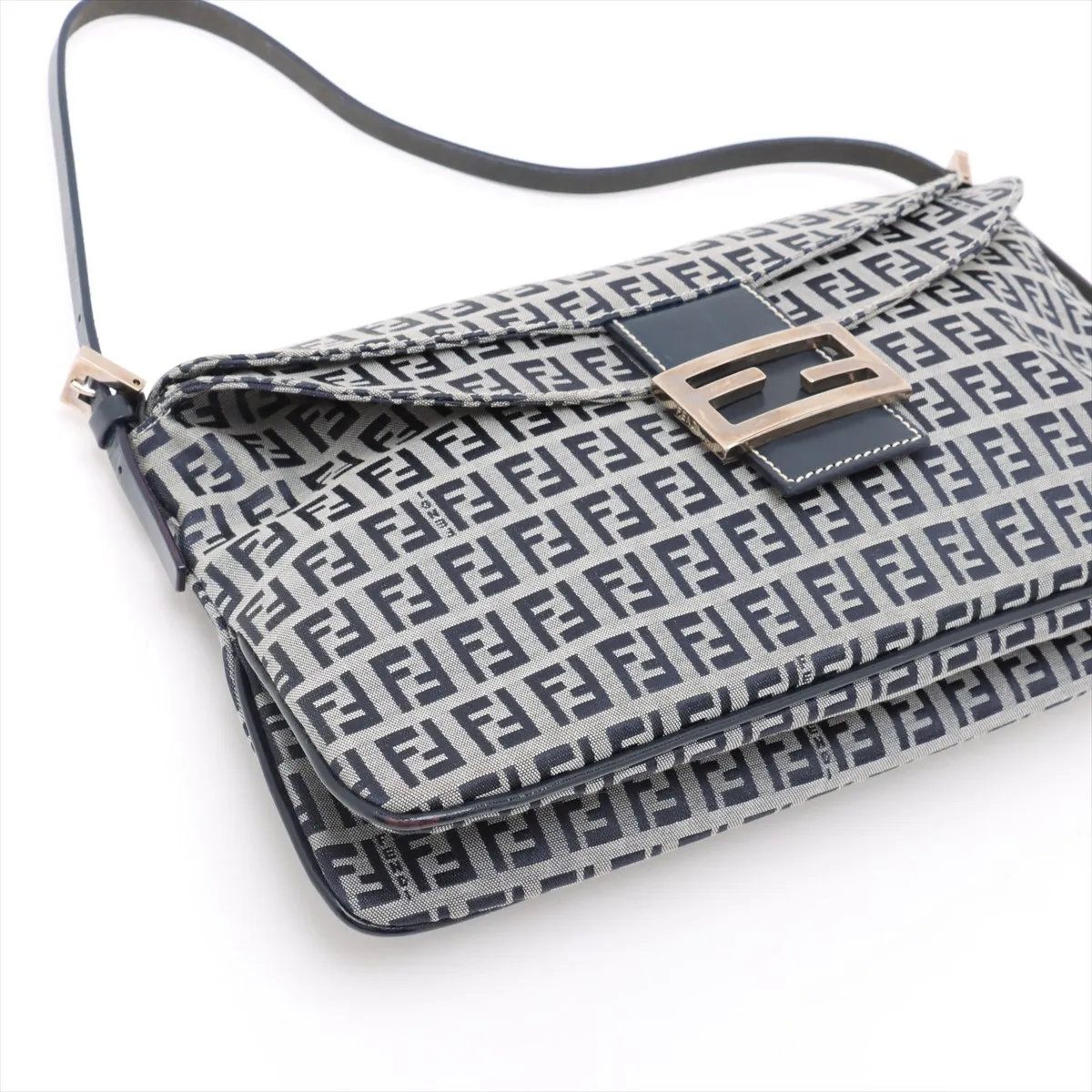 美品 フェンディ ズッキーノ マンマバケット バゲット FF金具 レザー