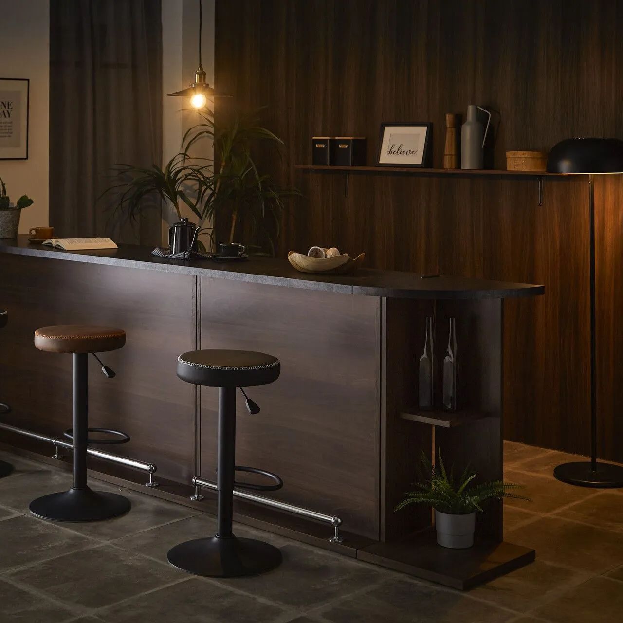 バーカウンターに付けられる