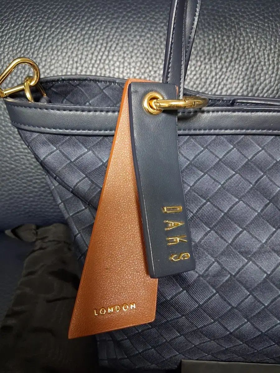 ダックス チャーム装飾 トート兼クロスバッグ