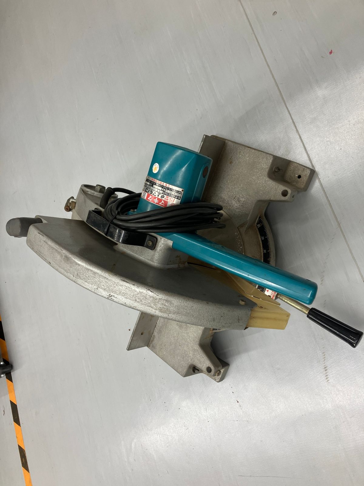 中古品】【0936】makita(マキタ) 380㎜ 15型卓上マルノコ LS1500 
