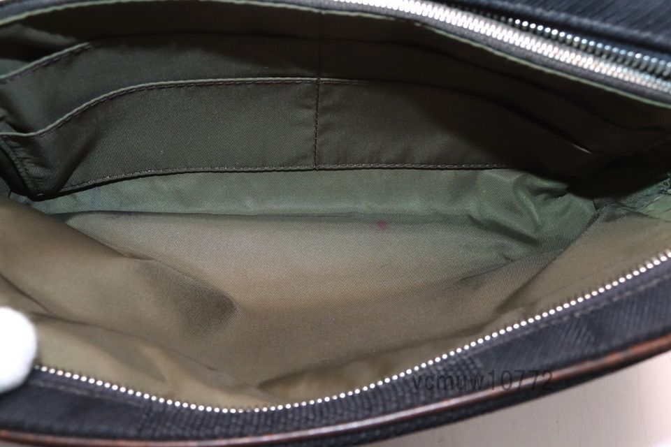 レザー ボディバッグ