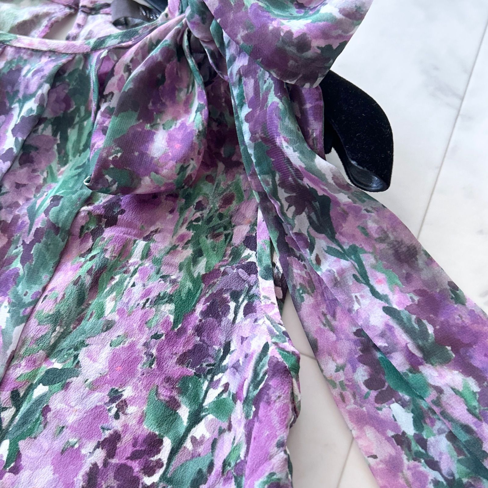MaxMara シルク花柄ブラウス リボン装飾 38 ノースリーブ MaxMara シルク花柄ブラウス リボン装飾 38 ノースリーブ - メルカリ