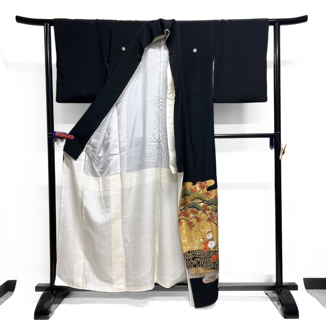 黒留袖 金駒刺繍 金彩 菊 観世水 松 楓 着物 123b d ms - メルカリ