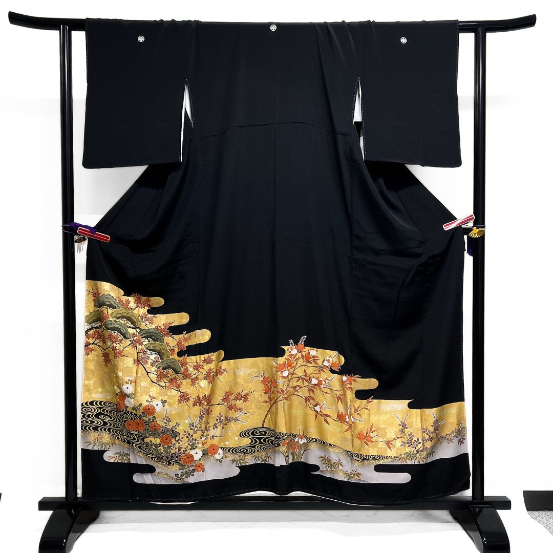 黒留袖 金駒刺繍 金彩 菊 観世水 松 楓 着物 123b d ms - メルカリ