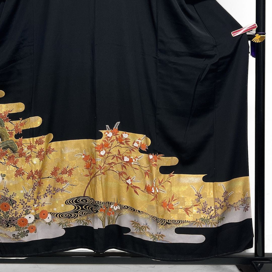 黒留袖 金駒刺繍 金彩 菊 観世水 松 楓 着物 123b d ms - メルカリ