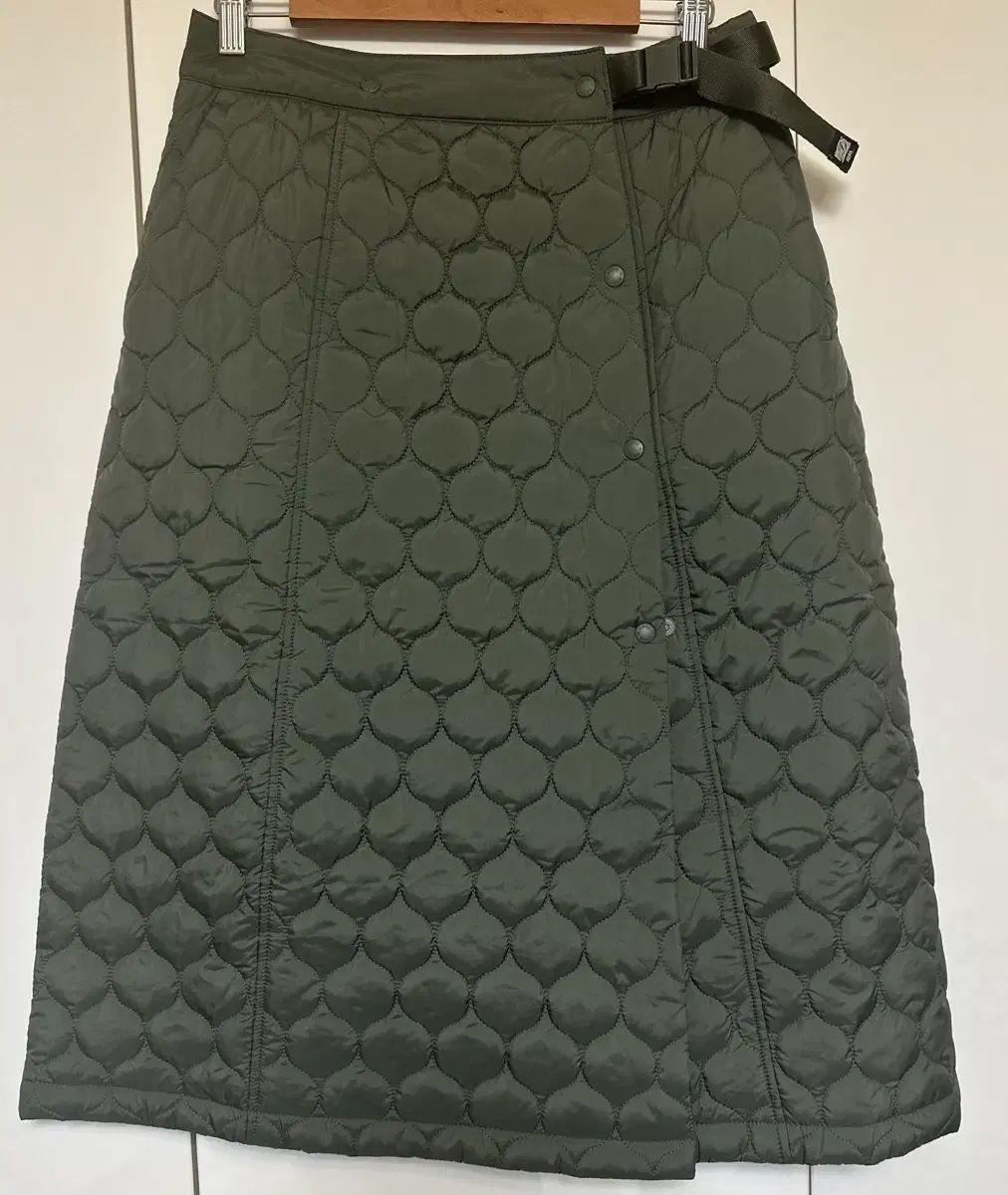 NEPA カーキ色 キルティング ダウン パーカ ラブ スカート