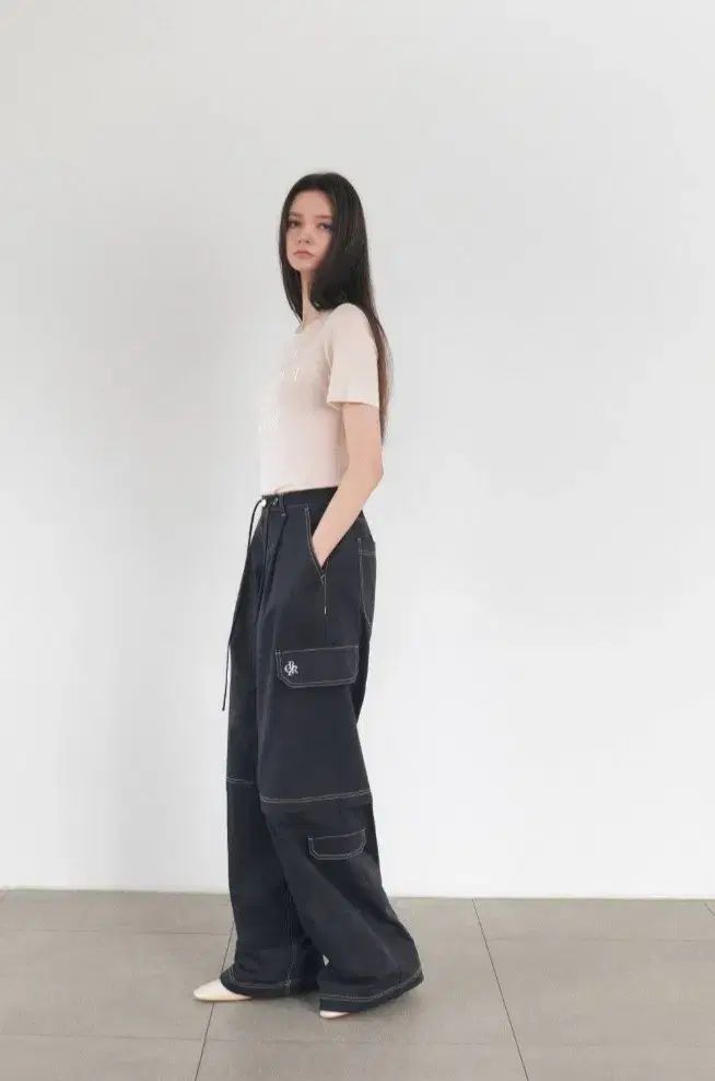 ホームページ シティーブリーズ スティッチ カーゴ バイ パンツ ピンク チャコール