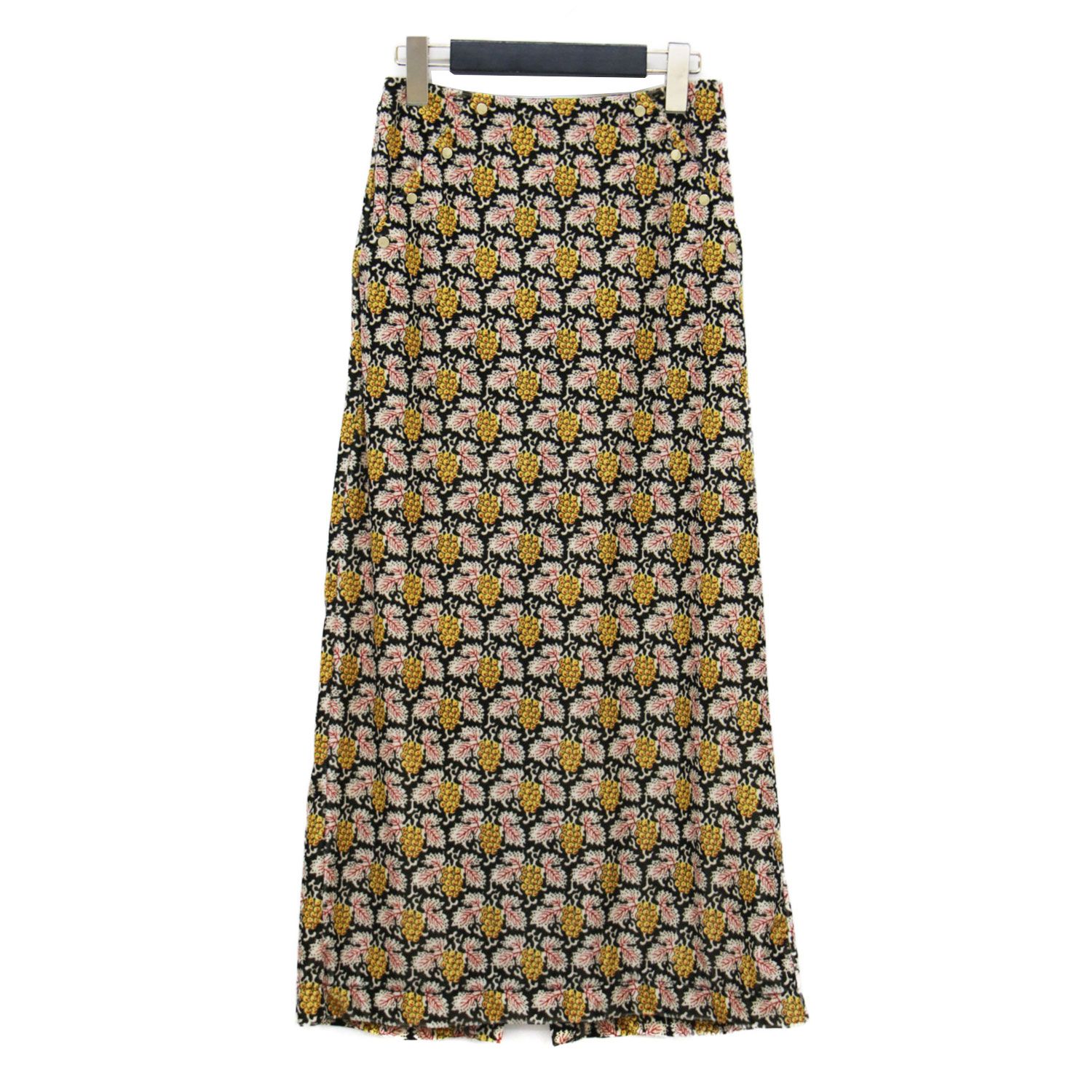 SOULEIADO ソレイアード スカート ブラック 黒 サイズ:34(7号) | 23秋冬 ブライトベロア ナローマリン スカート / タイトスカート | Iライン コンパクト スリット ドットボタン | 日本製 ボトムス【レディース】【中古】【K4666】 SOULEIADO ソレイアード スカート ブラック 黒 サイズ:34(7号) | 23