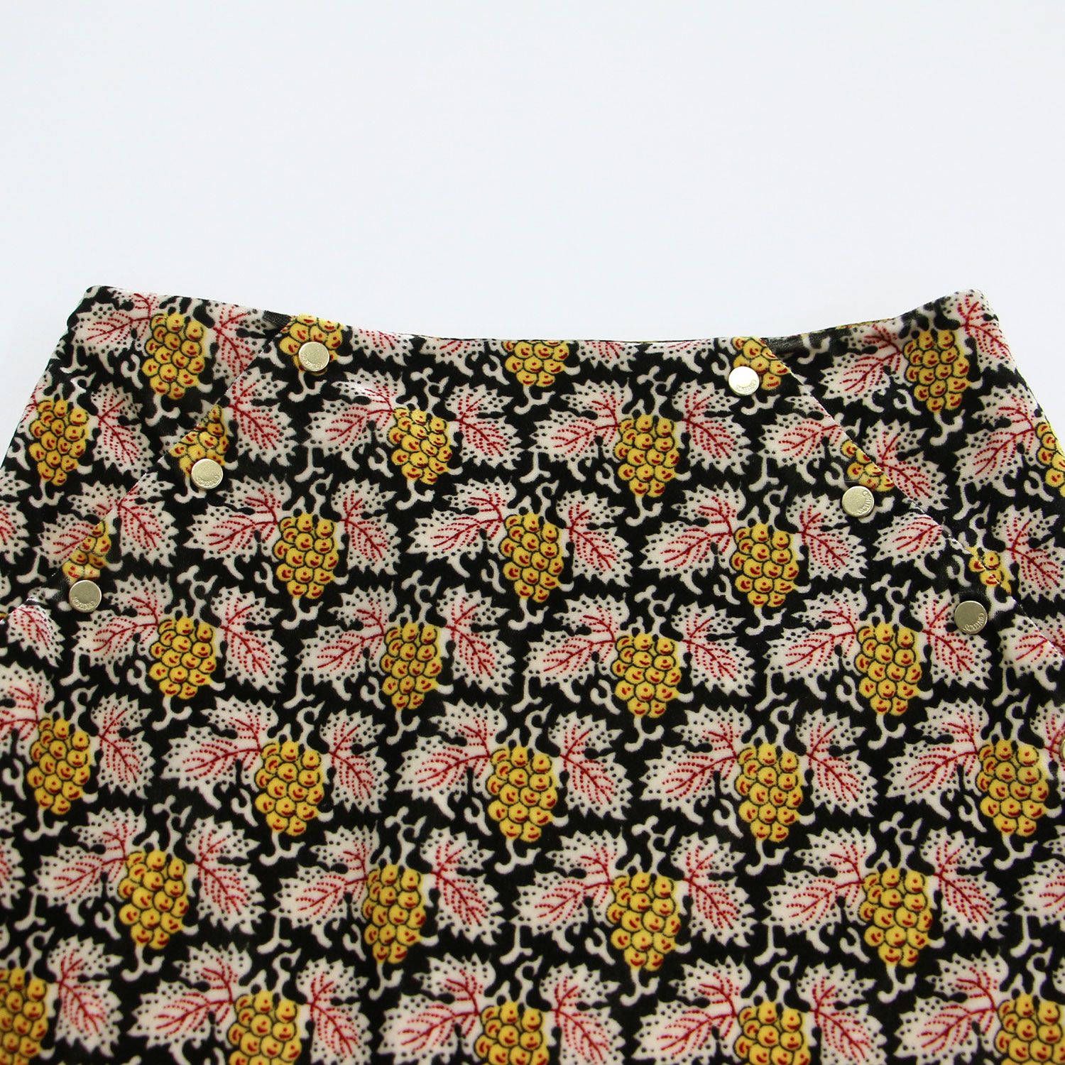 SOULEIADO ソレイアード スカート ブラック 黒 サイズ:34(7号) | 23秋冬 ブライトベロア ナローマリン スカート / タイトスカート | Iライン コンパクト スリット ドットボタン | 日本製 ボトムス【レディース】【中古】【K4666】 SOULEIADO ソレイアード スカート ブラック 黒 サイズ:34(7号) | 23