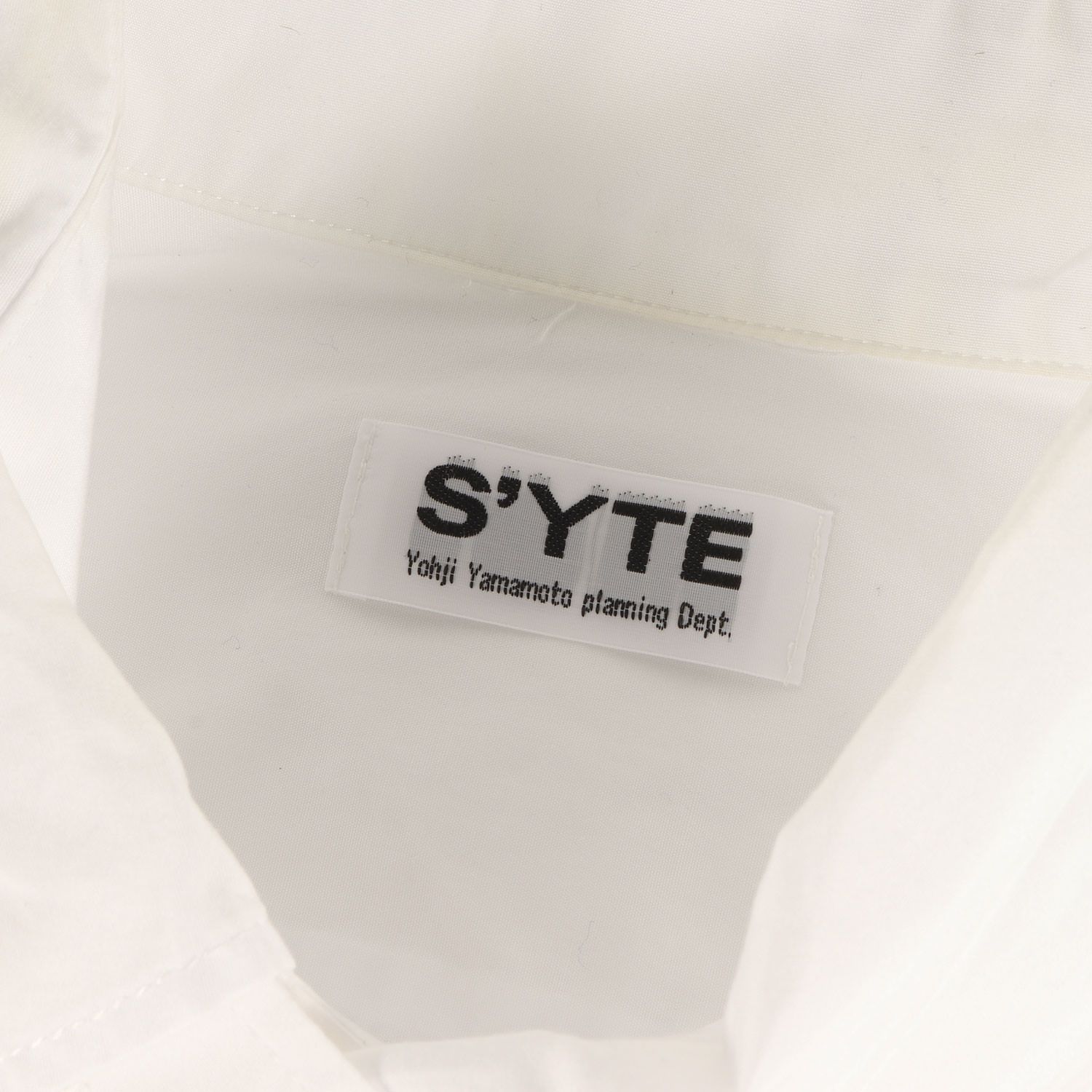 SYTE サイト シャツ ホワイト 白 サイズ:3 | 22SS ボウタイ ストールカラー ブロード シャツ (BROAD STOLE COLLAR SHIRT UB-B19-080) | トップス カジュアルシャツ 長袖 | 日本製【メンズ】【中古】【K4666】 SYTE サイト シャツ ホワイト 白 サイズ:3 | 22SS ボウタイ ストール