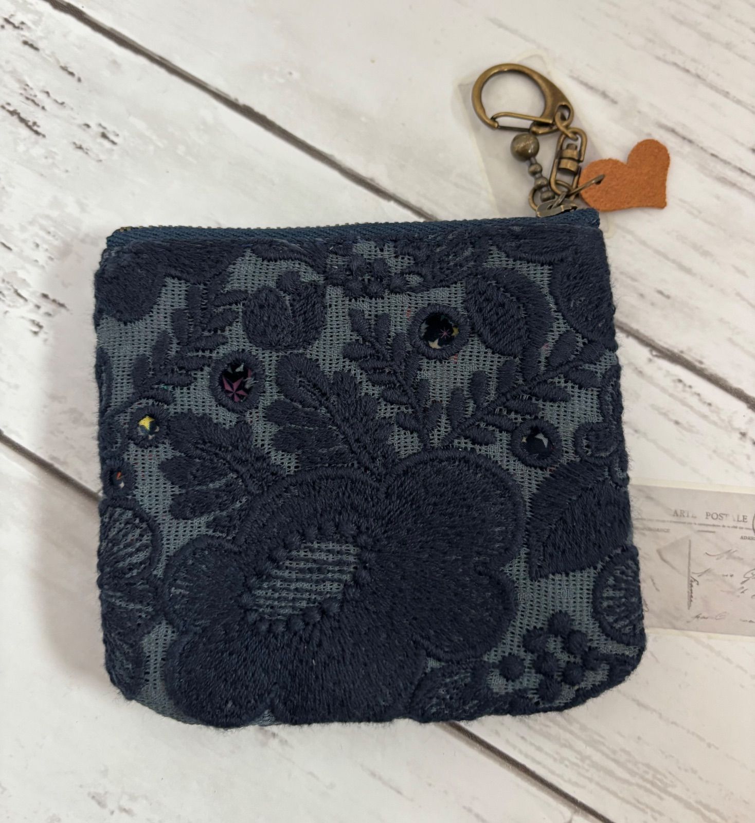 ハンドメイド ミナペルホネン smile flower ネイビーのミニポーチ