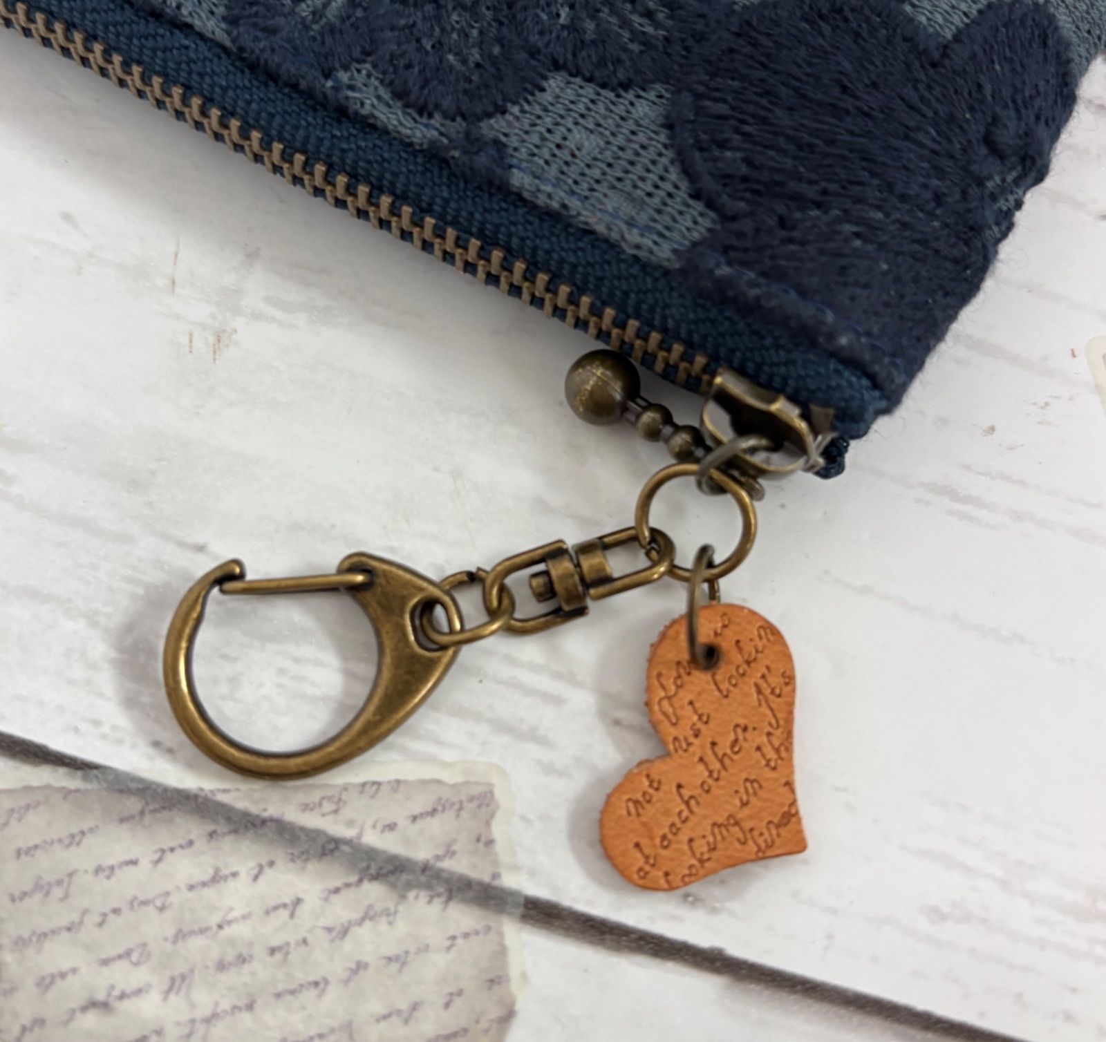 ハンドメイド ミナペルホネン smile flower ネイビーのミニポーチ