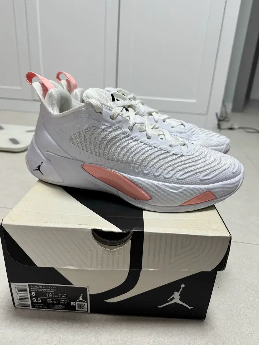 ジョーダン ルカ1 PF 白 コーラル