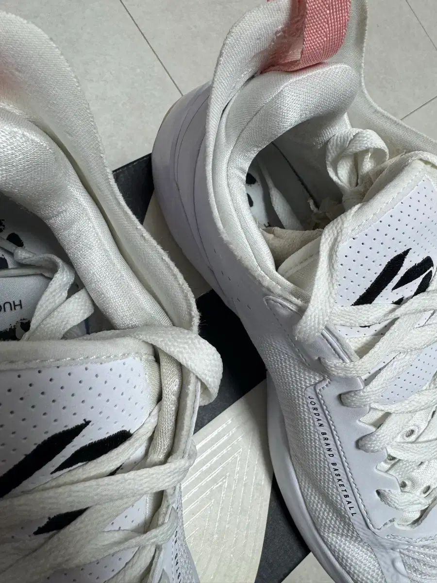 ジョーダン ルカ1 PF 白 コーラル