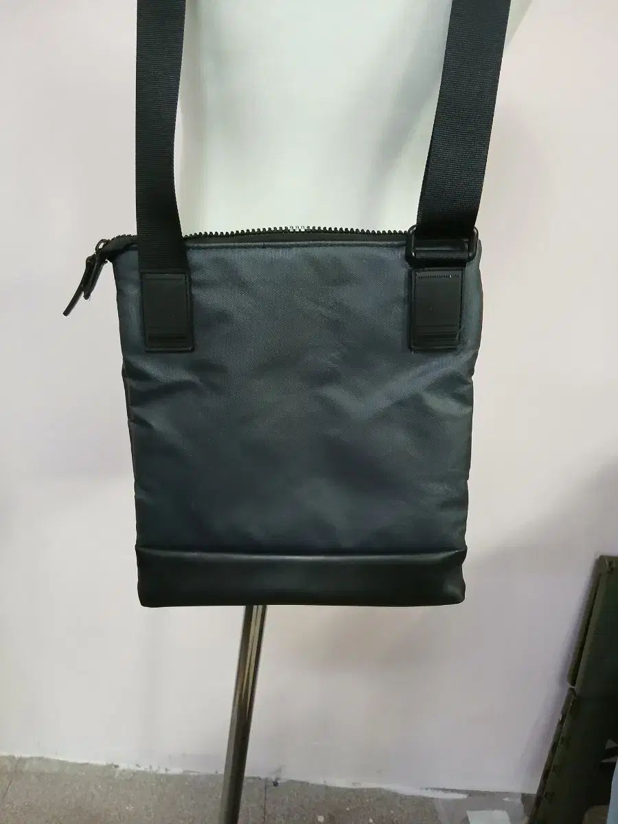 なな様(X)専用出品の為、他の方は購入不可！ BRONNカト ブラック ミニ クロスバッグ メッセンジャーバッグ バッグ