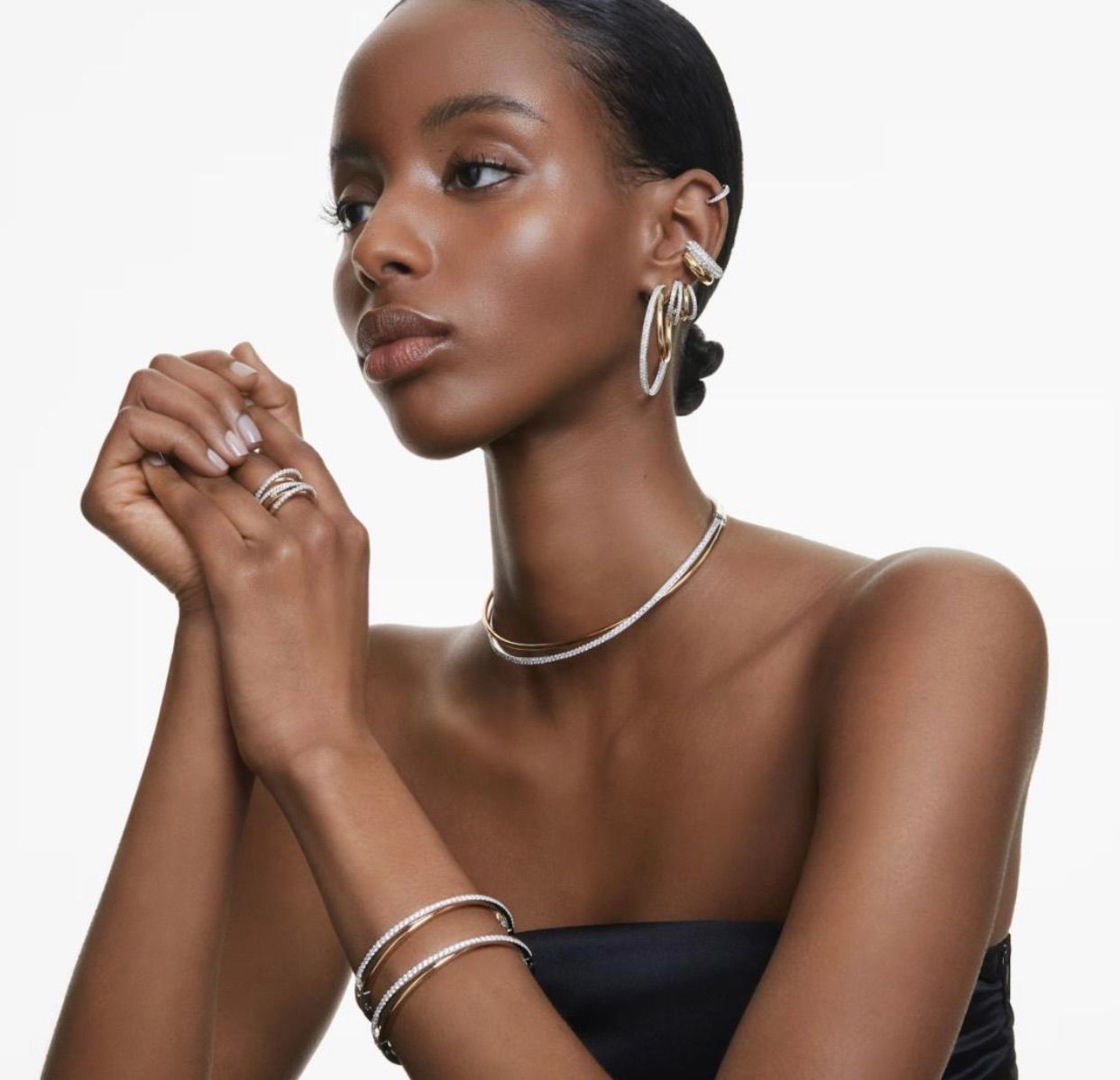 ほぼ新品 スワロフスキーSwarovski Hyperbolaバングル Mサイズ - メルカリ