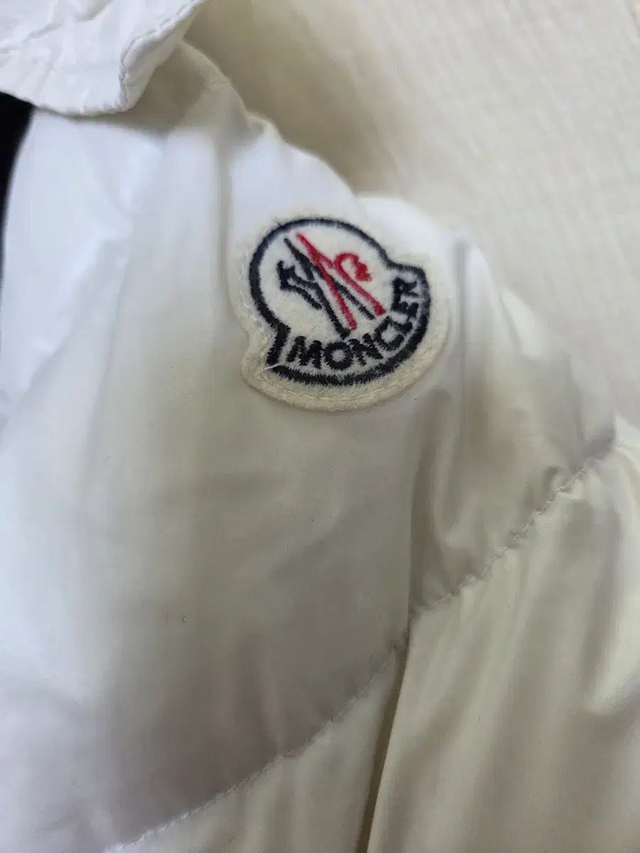 8 Y モンクレールキッズ ダウン アウター