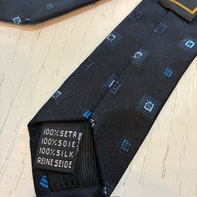 未使用 タグ付】フェンディ ネクタイ シルク ネイビー FFロゴ 小紋