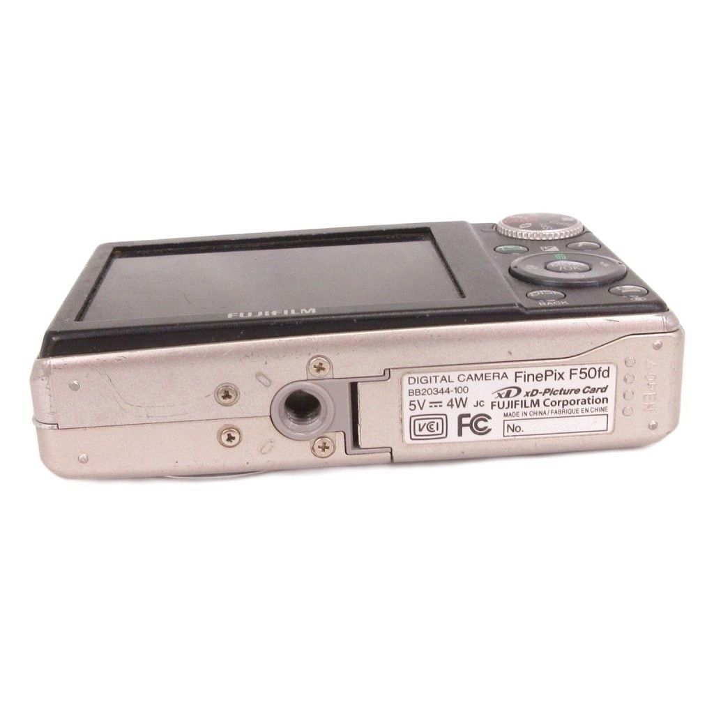 FUJIFILM FINEPIX f50 fd デジタルカメラ シルバ　付属 Amazon | FUJIFILM デジタルカメラ FinePix(ファインピックス) F50fd