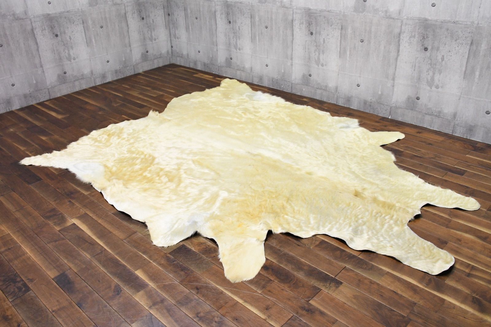 EKK 79 大判 カウレザーラグ 革 ラグマット カウラグ ミッドセンチュリー モダン 絨毯 カーペット 毛皮 ハラコ