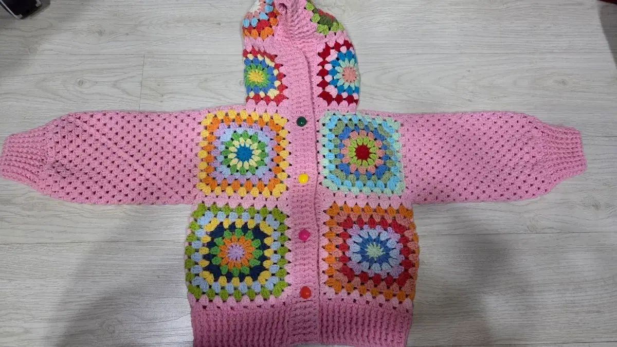 ハンドメイド ピンク色 モチーフ 赤ちゃん カーディガン