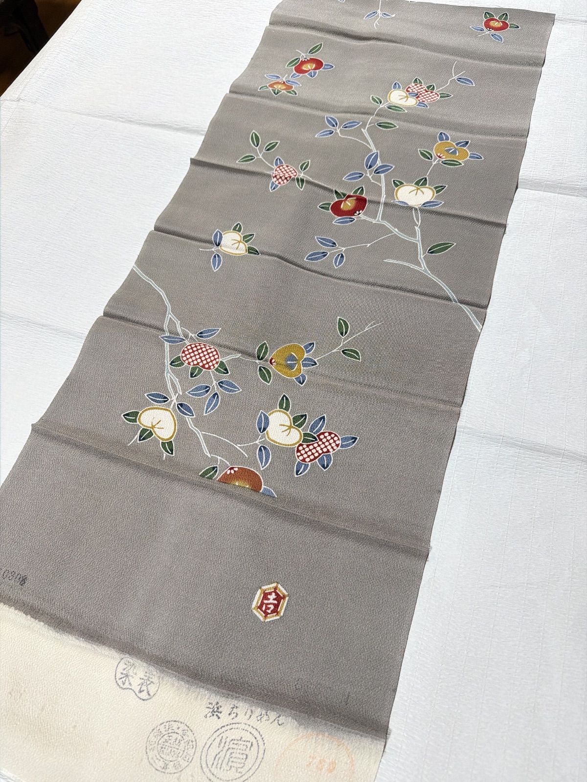 浜ちりめん 落ち着いたグレーの色無地 ◇正絹 一つ紋 浜ちりめん 落ち着いたグレーの色無地 ◇正絹 一つ紋 浜ちりめん