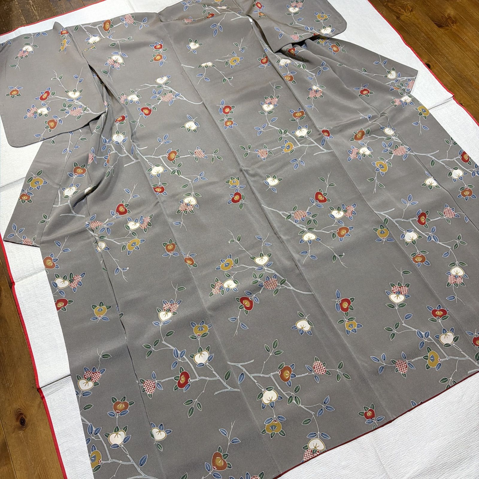 栗山吉三郎 小紋 正絹 浜ちりめん 縮緬 グレー - メルカリ 栗山吉三郎 小紋 正絹 浜ちりめん 縮緬 グレー - メルカリ