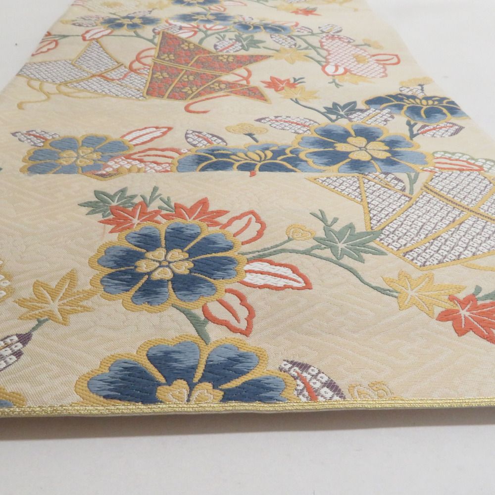 袋帯 正絹 刺繍入り 六通柄 ベージュ地 薄黄色x青色x薄紫色x多色