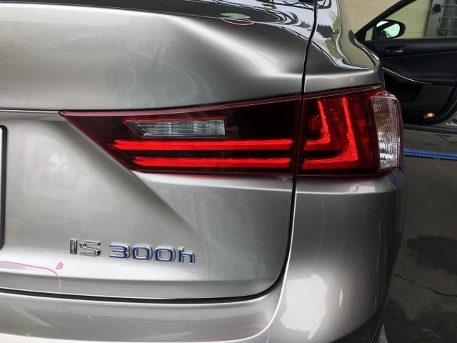 中古】レクサス IS DAA-AVE30 右テールランプ 内側 81581-53140 自社