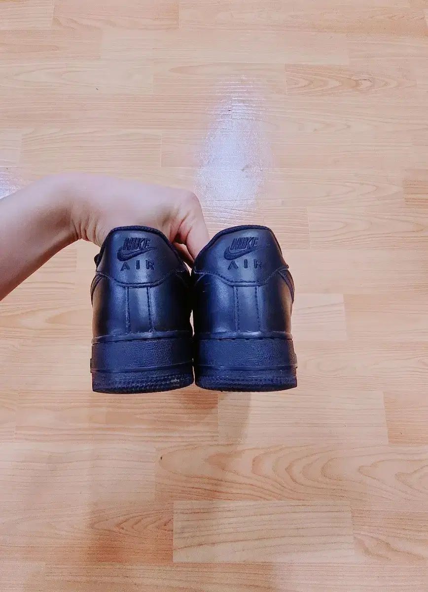 価格見直し NIKE エアフォース1 オールブラック 状態 A級