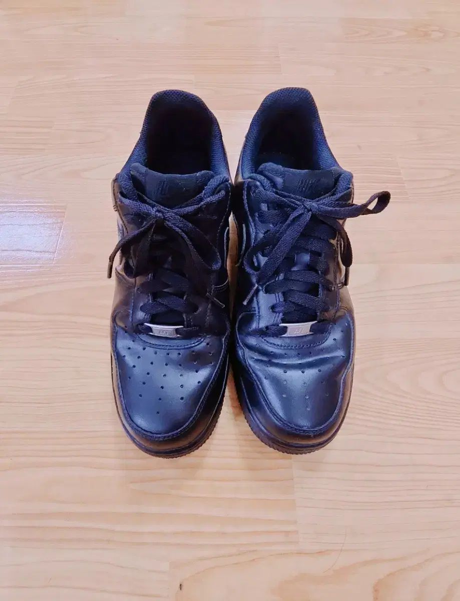 価格見直し NIKE エアフォース1 オールブラック 状態 A級