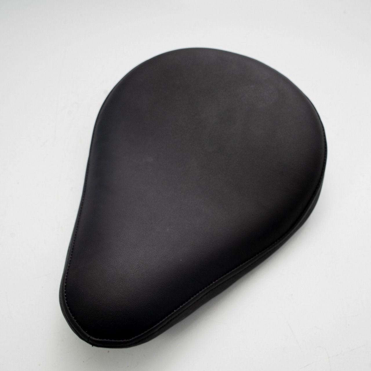 ハードテイル　サンダー250　ソロシート　縦320／横230／ボルトピッチ縦80横180ｍｍ 　19　　未使用　加工素材にも