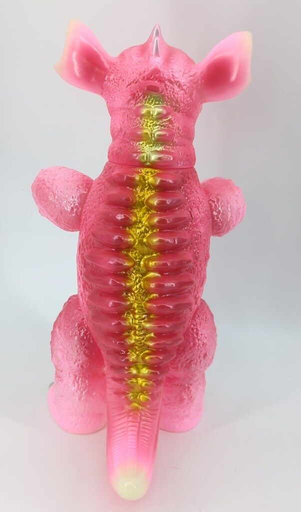 マルサン 世紀の大怪獣 バラゴン450 GID Ver. ピンク/白/銀塗装 - メルカリ