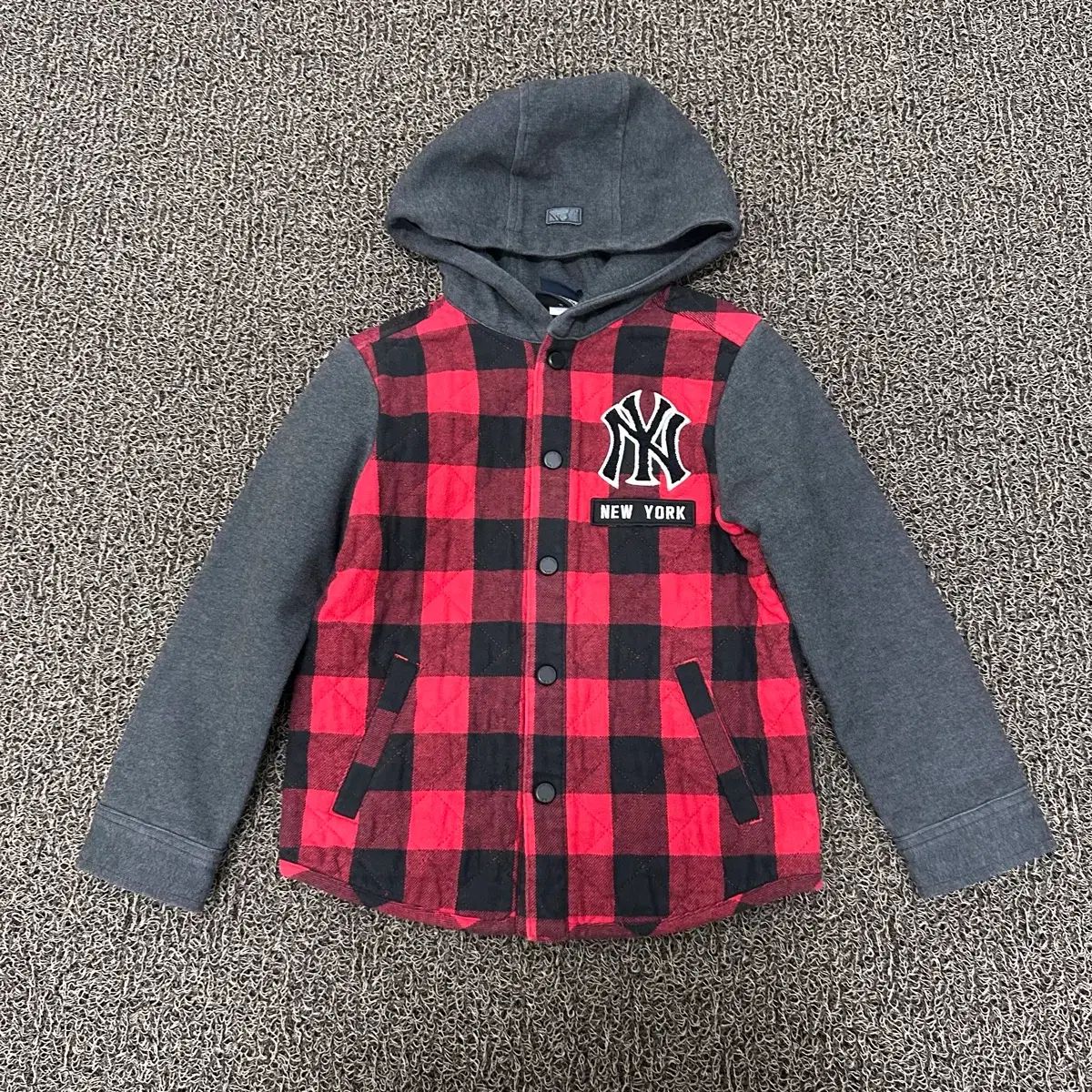 数量限定，定番人気 120 MLB ニューヨーク・ヤンキース キッズ フード ジャケット 120サイズ レッド CHECK その他