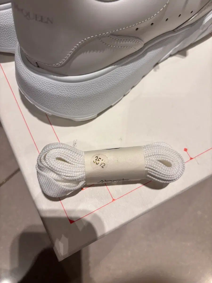 アレキサンダー マックイーン