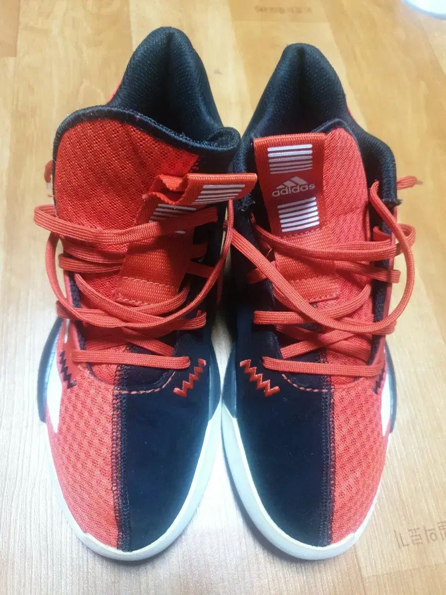 アディダス バスケシューズ レッド ブラック