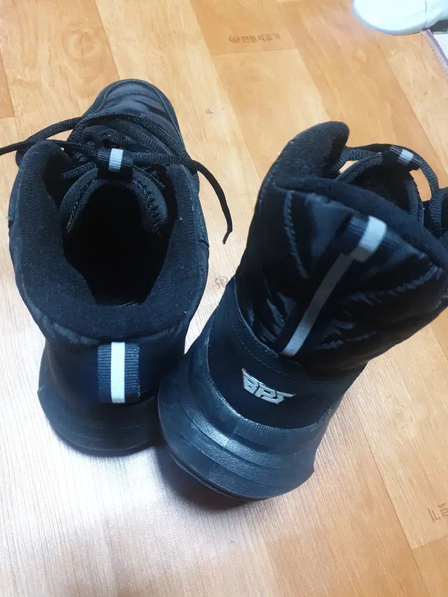 防寒 スニーカー