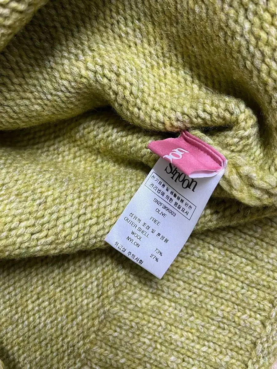 オリーブ ニット