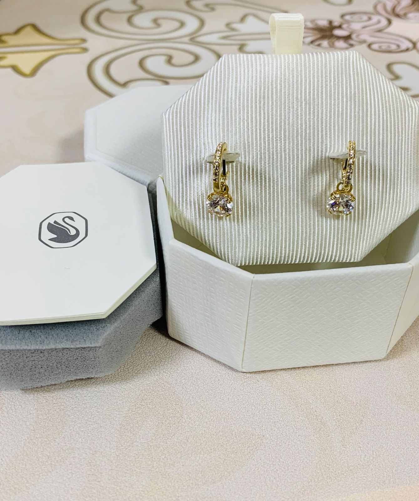 スワロフスキー Swarovski Stilla ドロップピアス ラウンドカット