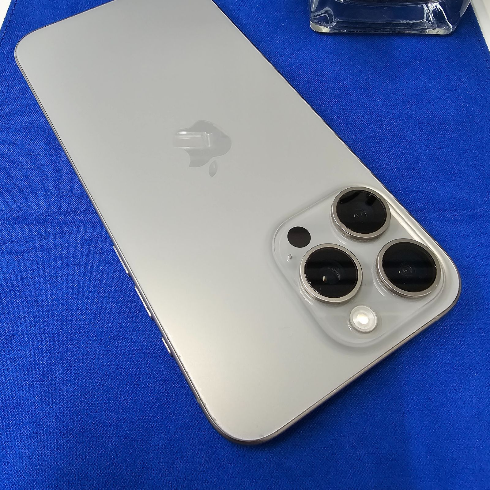 E1934 【ジャンク品】iPhone15ProMax Natural 256GB バッテリー85% SIM