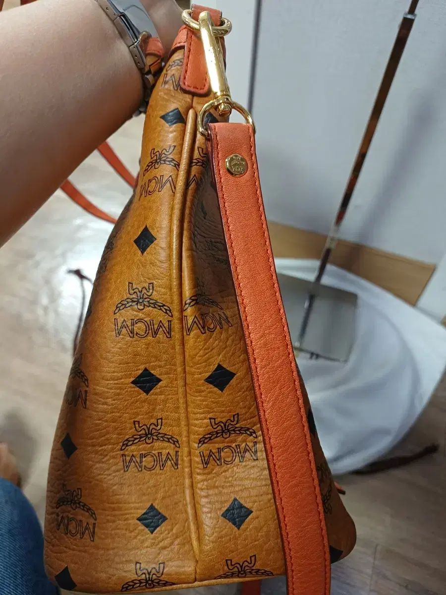  MCM エム シー タグあり 状態良し良し メッセンジャーバッグ ショルダーバッグ